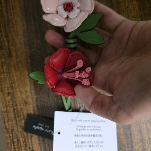 Floral Leather Keychain with Red and Pink Accents - Picture 4 of 5